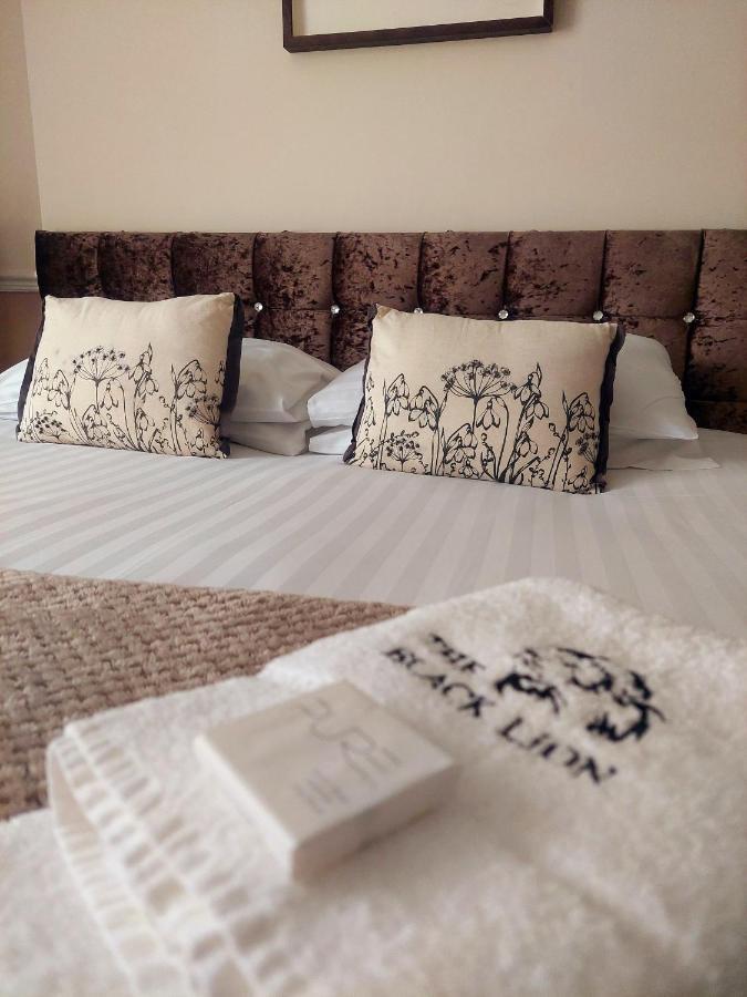 The Black Lion Royal Hotel Lampeter Dış mekan fotoğraf