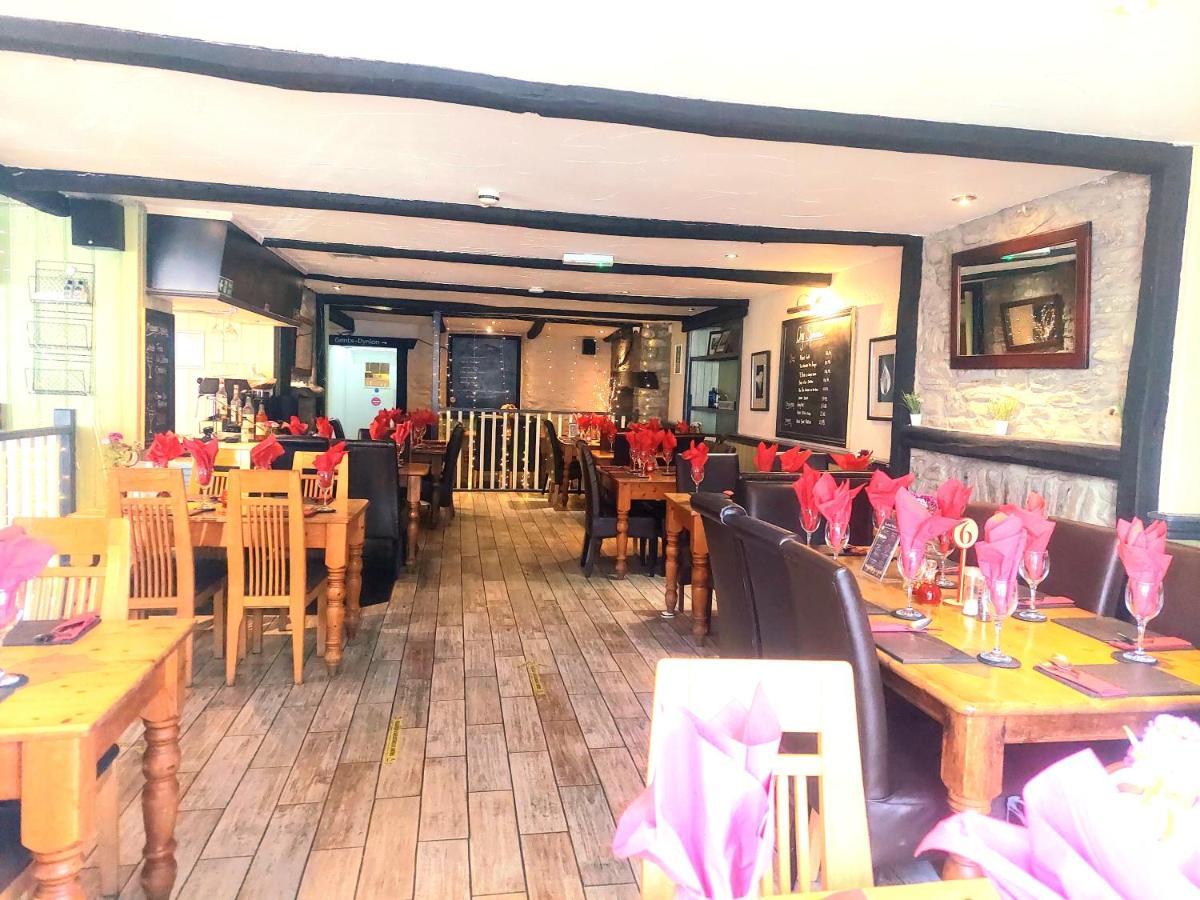 The Black Lion Royal Hotel Lampeter Dış mekan fotoğraf