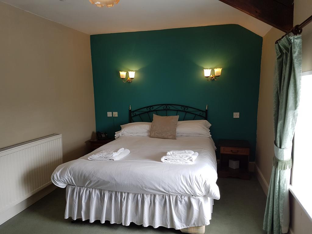 The Black Lion Royal Hotel Lampeter Oda fotoğraf