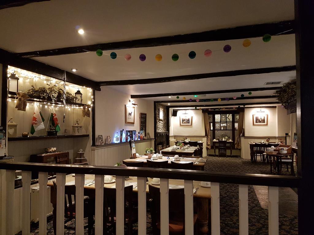 The Black Lion Royal Hotel Lampeter Dış mekan fotoğraf